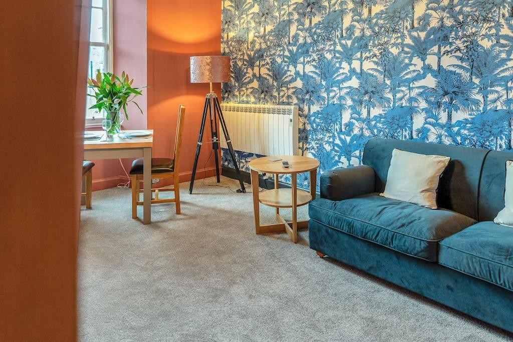 Boutique Modern Royal Mile Apartment Sleeps 4 Edinburgh Exterior photo