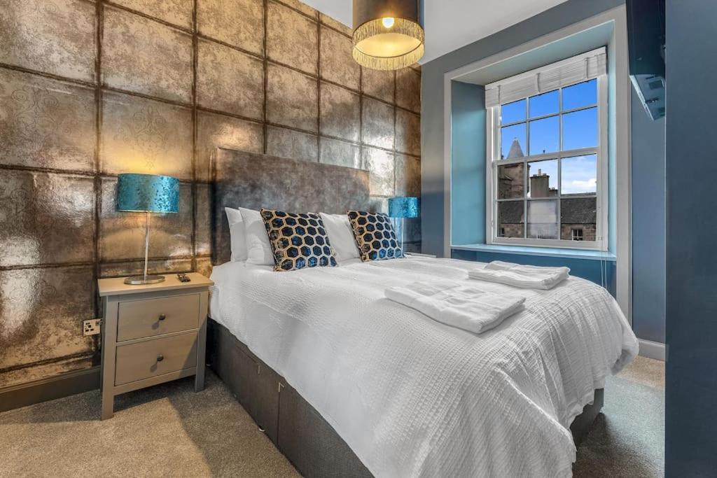 Boutique Modern Royal Mile Apartment Sleeps 4 Edinburgh Exterior photo