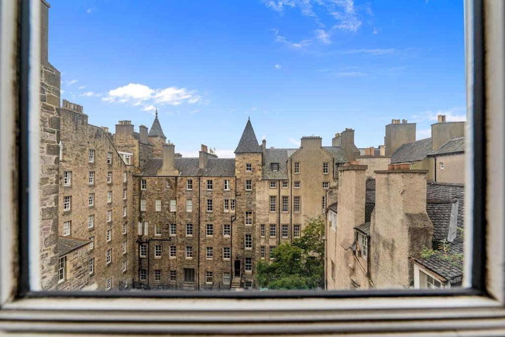 Boutique Modern Royal Mile Apartment Sleeps 4 Edinburgh Exterior photo