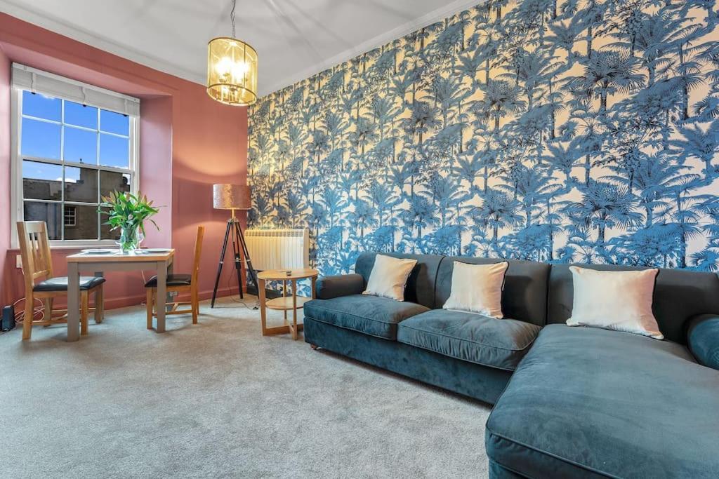 Boutique Modern Royal Mile Apartment Sleeps 4 Edinburgh Exterior photo