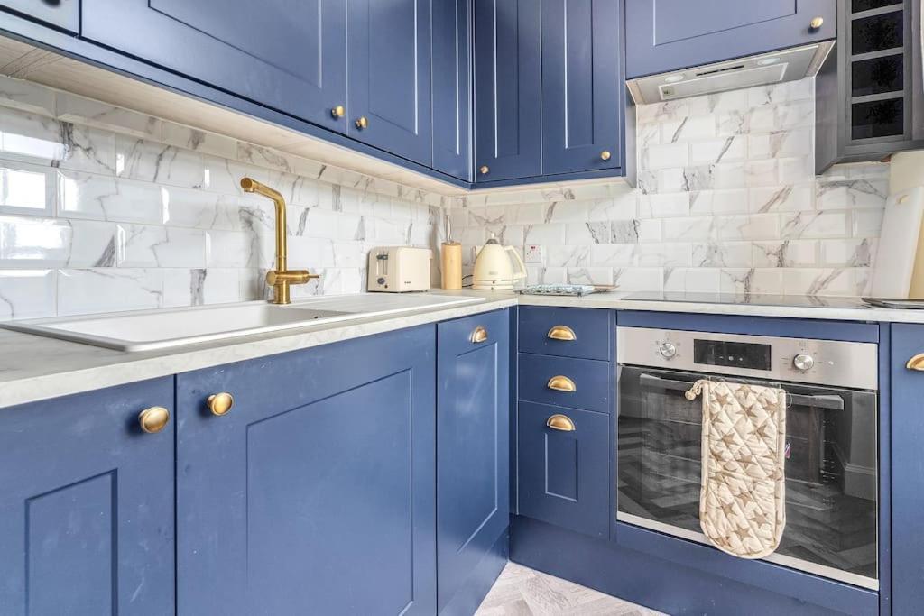 Boutique Modern Royal Mile Apartment Sleeps 4 Edinburgh Exterior photo