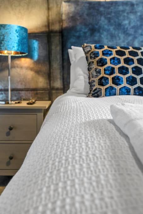 Boutique Modern Royal Mile Apartment Sleeps 4 Edinburgh Exterior photo
